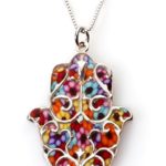 Joya de plata de ley con dije de hamsa y flor de lis – Ideas para regalar a mujer – Mano de Fátima en arcilla polimérica millefiori – Diseño floral multicolor