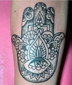 tatuaje mano de fátima